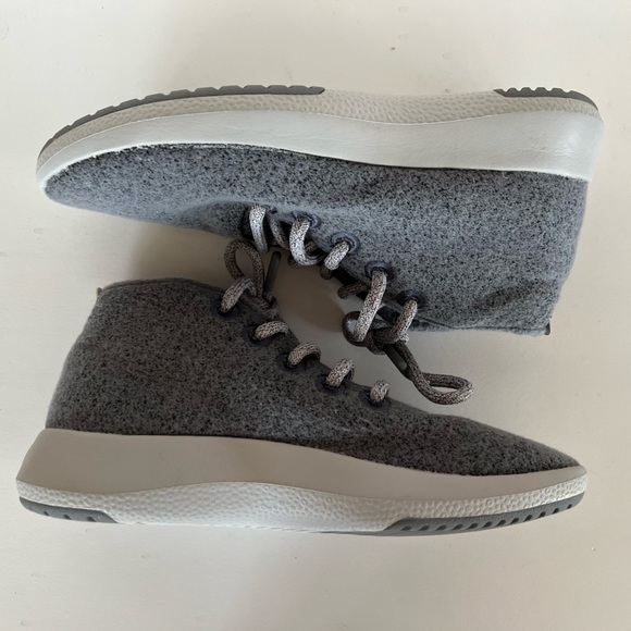 Allbirds Women's Wool Runner-up Gray with Two-Toned sole, size 8 - Picture 6 of 11